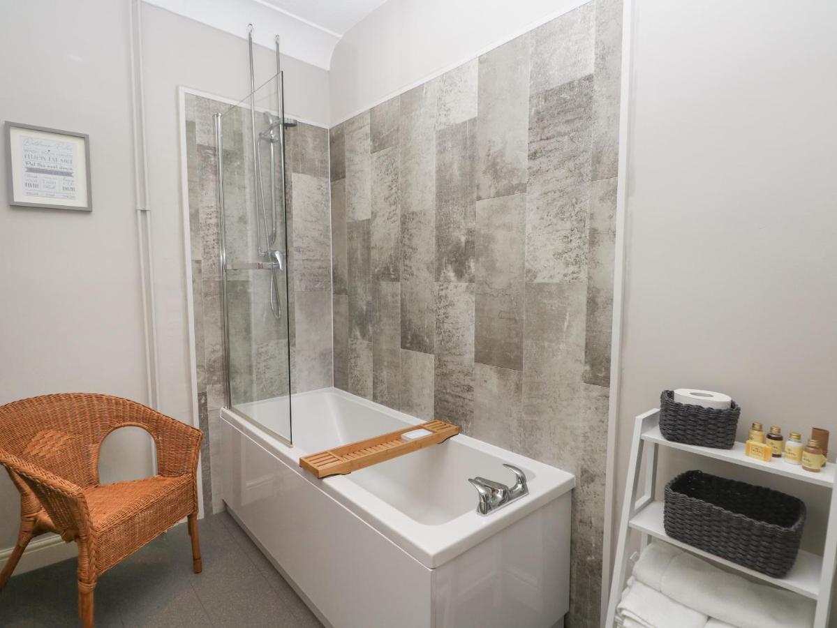 أولدهام 21 Chew Valley Road المظهر الخارجي الصورة